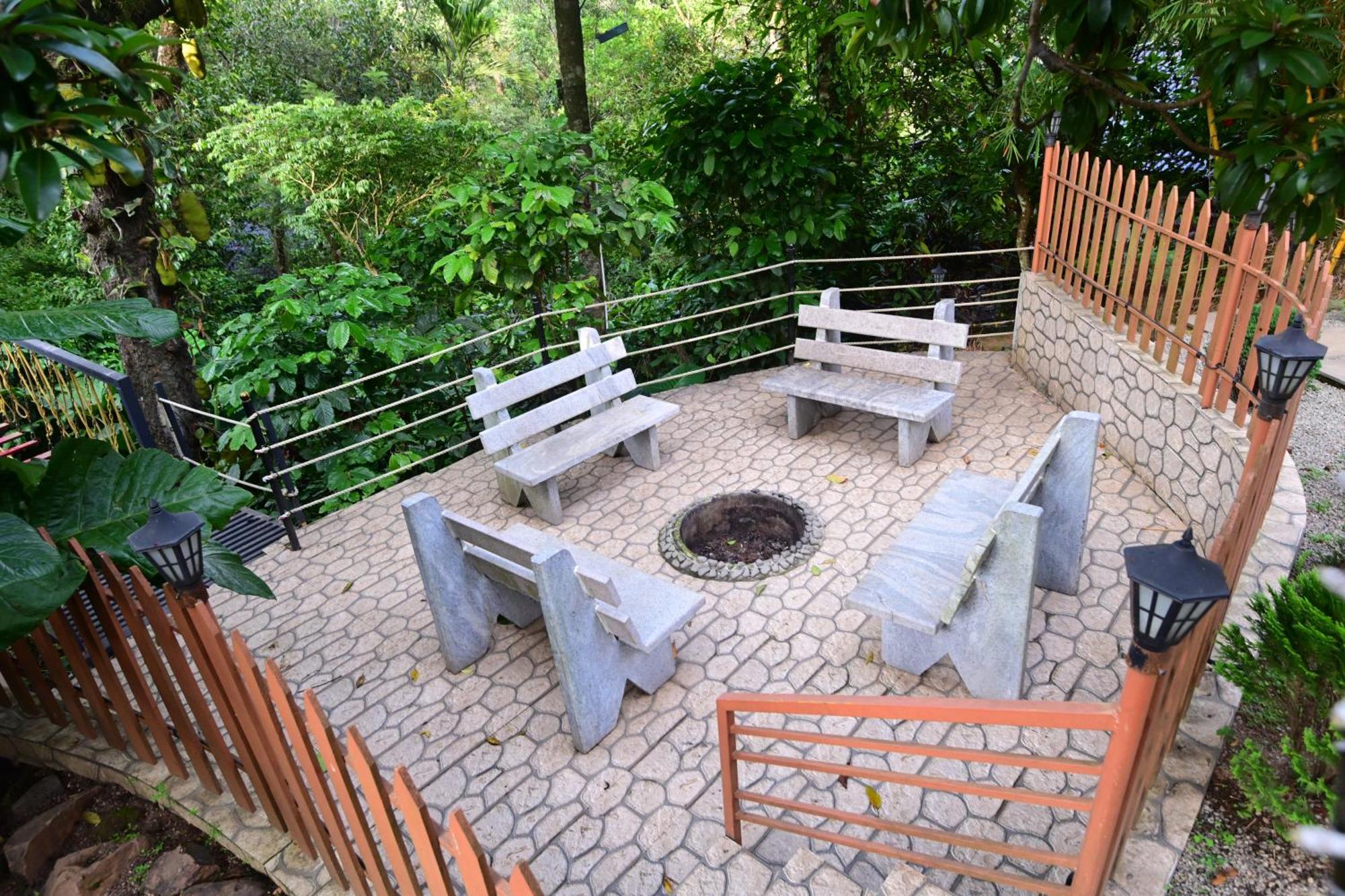 Misty Rain Estate Hotel Madikeri Exterior foto